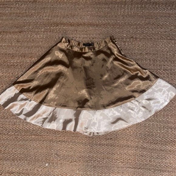 Satin golden skirt - Picture 2 of 7